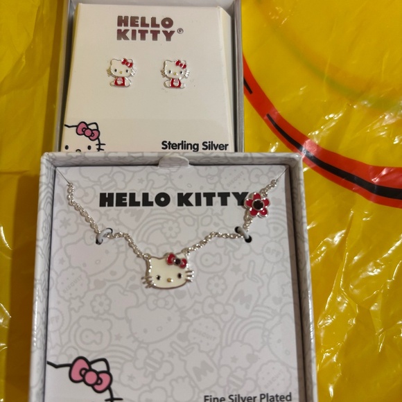 Hello Kitty Set of Necklace and earrings - Picture 1 of 3
